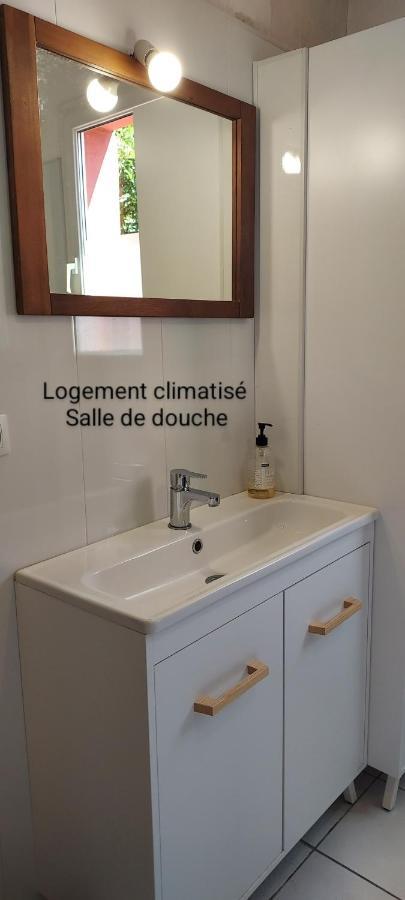 Le Barcares Logement Climatise Pour 6 Personnes, Draps Et Serviettes Non Fournis Air-Conditioned Accommodation For 6 People, Sheets And Towels Not Provided Alojamiento Con Aire Acondicionado Para 6 Personas, Sabanas Y Toallas No Incluidas מראה חיצוני תמונה
